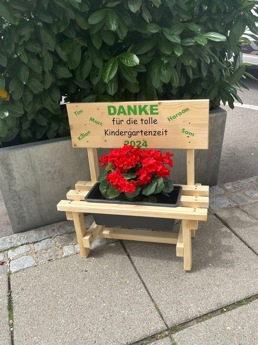 Individuelles Blumenbankerl mit Topf & Namen – Holz Deko für Garten & Zuhause