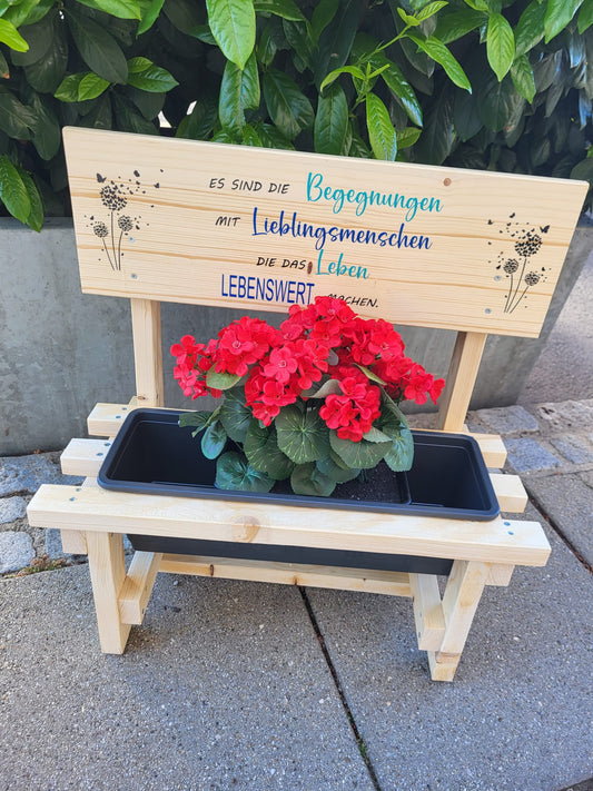 Individuelles Blumenbankerl mit Topf & Namen – Holz Deko für Garten & Zuhause